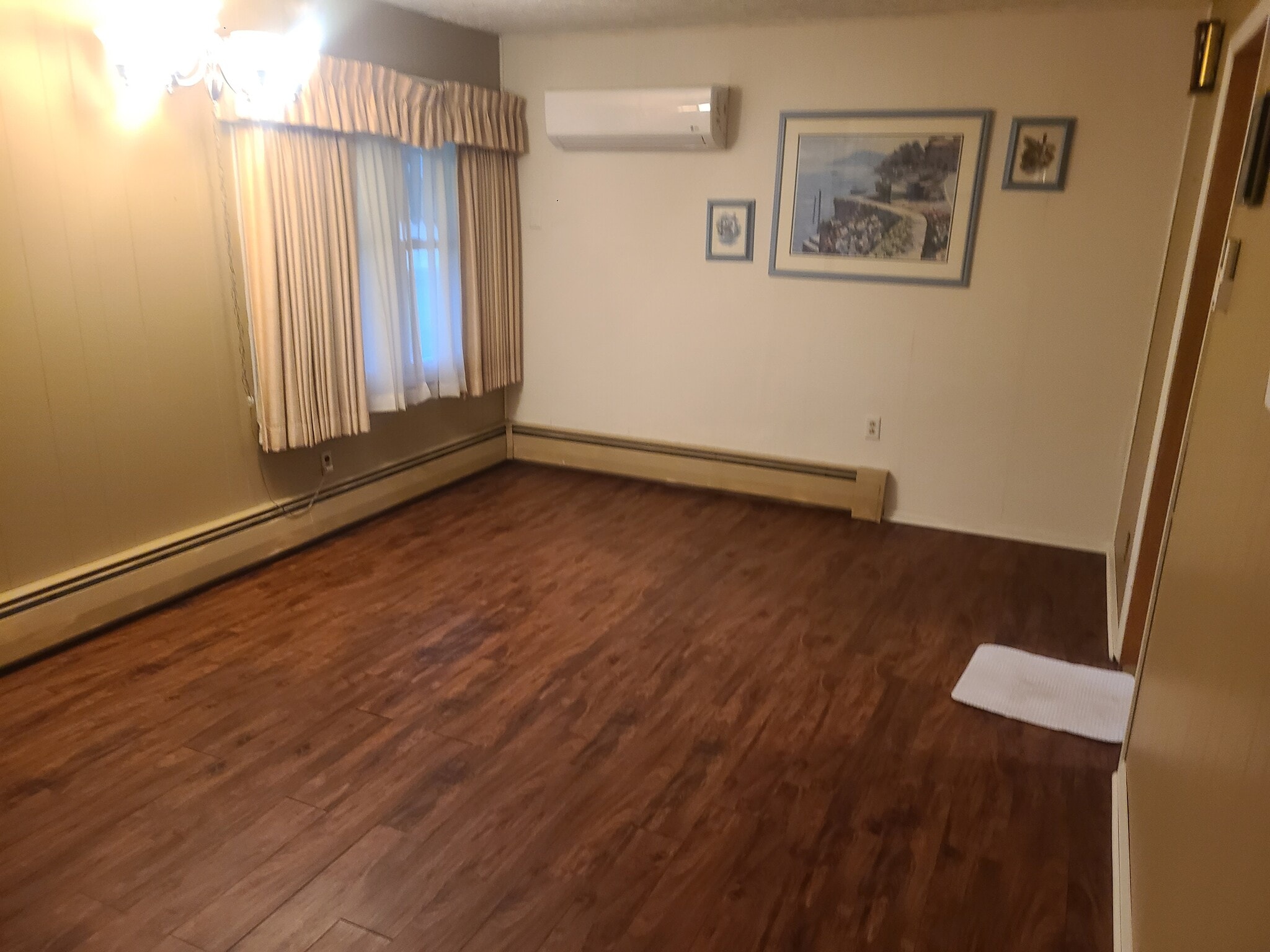 Living Room - 908 West Ave