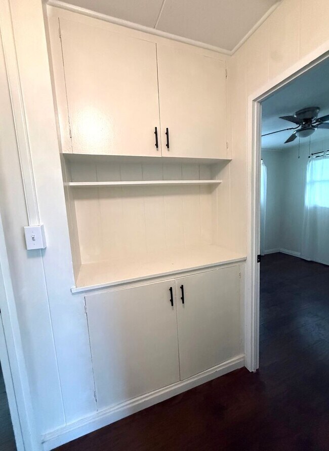 Building Photo - Charming 2BR Cottage Minutes from Kaimuki – Bright Home with Updated Kitchen