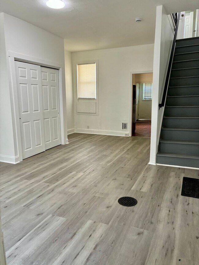 Building Photo - Spacious 3-Bedroom Home in North Philadelphia