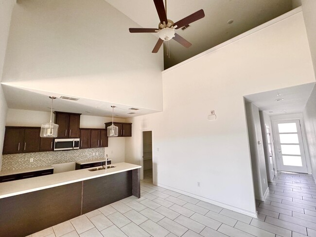 Building Photo - 9913 Kaspar Dr