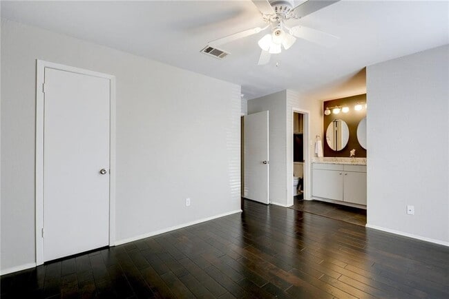Building Photo - 3839 Dry Creek Dr