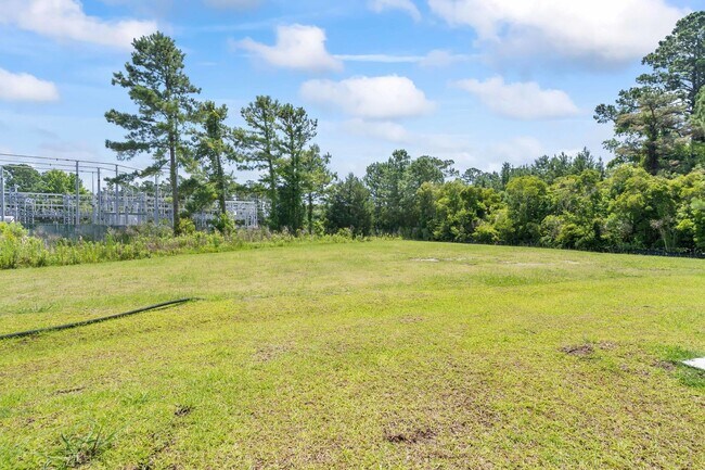 Building Photo - Marshall Farms Townhome Near Piney Green