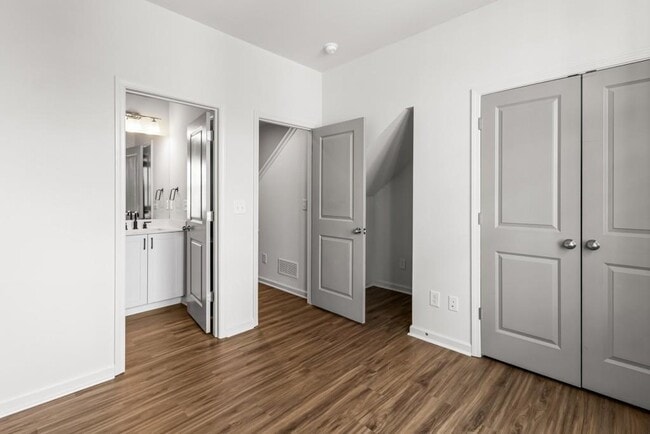 Building Photo - 916 Brees Ct