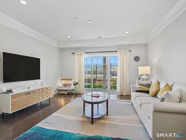 Building Photo - 302 Center Meadow Ln