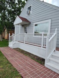 Building Photo - 527 W 6th St