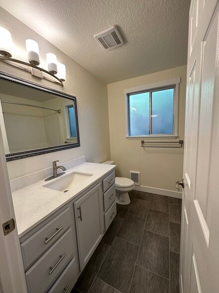 Building Photo - 821 Kaiser Rd NW