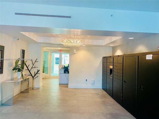 Building Photo - 14951 Royal Oaks Ln