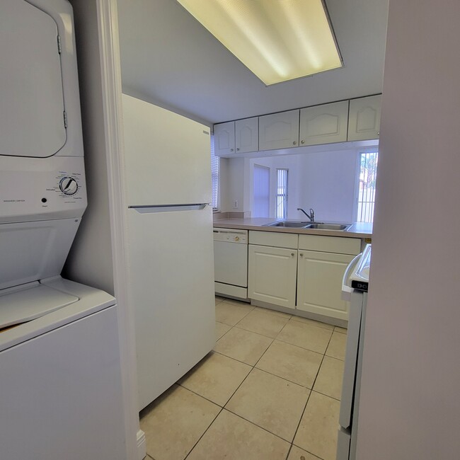 Building Photo - 739 Orchid Dr