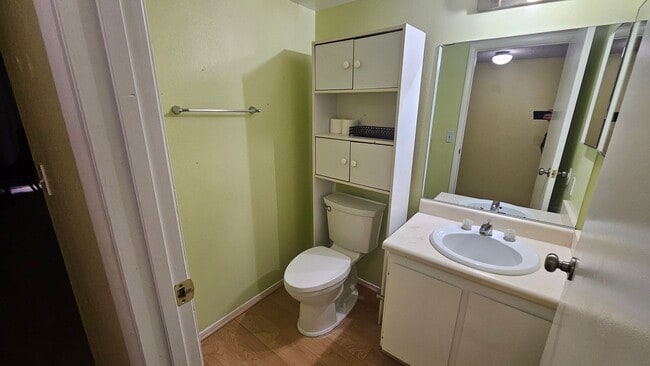 Building Photo - PARTIALLY FURNISHED 3 BEDROOM TOWNHOME NEAR CHINATOWN & STRIP