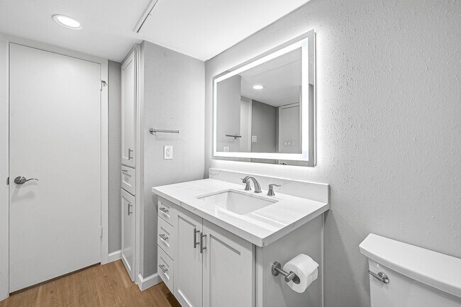 Building Photo - 7555 Katy Fwy