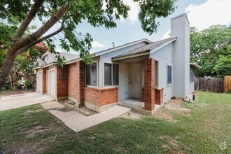 Building Photo - 1207-1207 Hyridge St