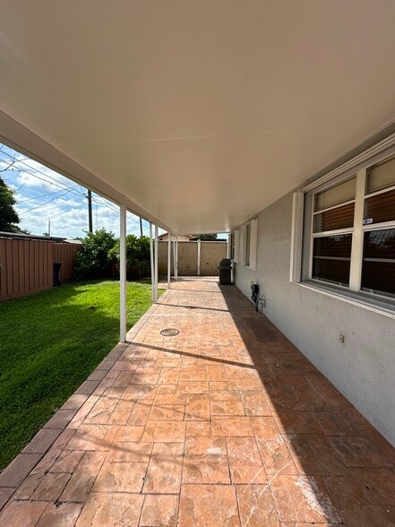 Covered exterior space #1 with private yard and fence/gate - 403 SW 78th Pl