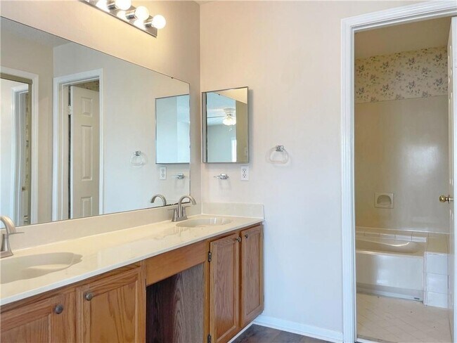 Building Photo - 109 Silverwood Dr