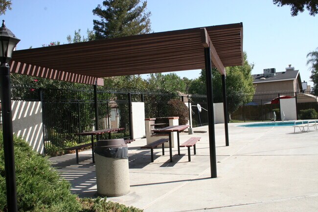 Building Photo - 4600 Beechwood St