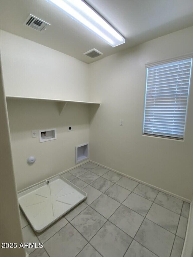 Building Photo - 6843 E Peralta Cir