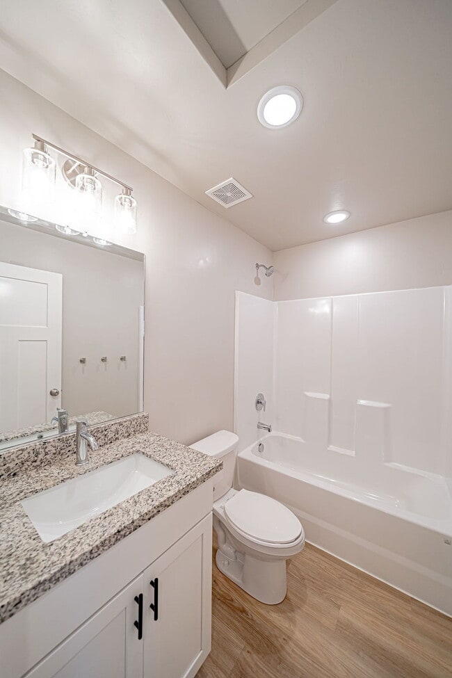 Building Photo - END UNIT TOWNHOME!!