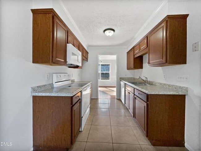 Building Photo - 1295 Arailia Dr