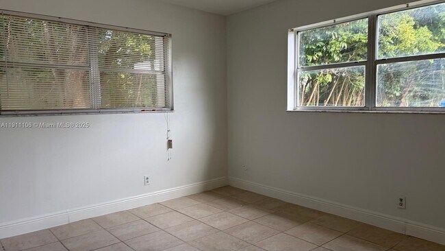 Building Photo - 7925 Fairview Dr