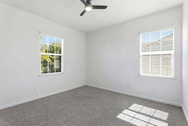 Building Photo - 24 E Heritage Dr