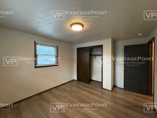 Building Photo - 1635 Deckner Ave