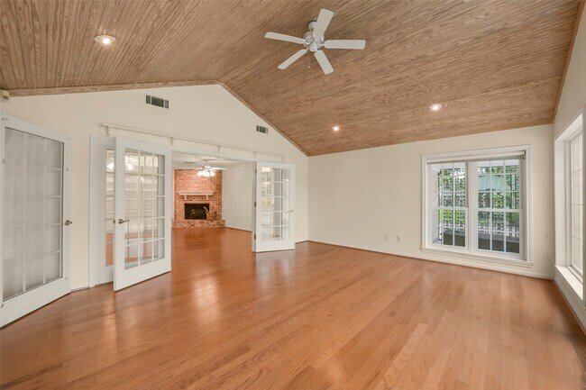 Building Photo - 110 Hillcrest Dr