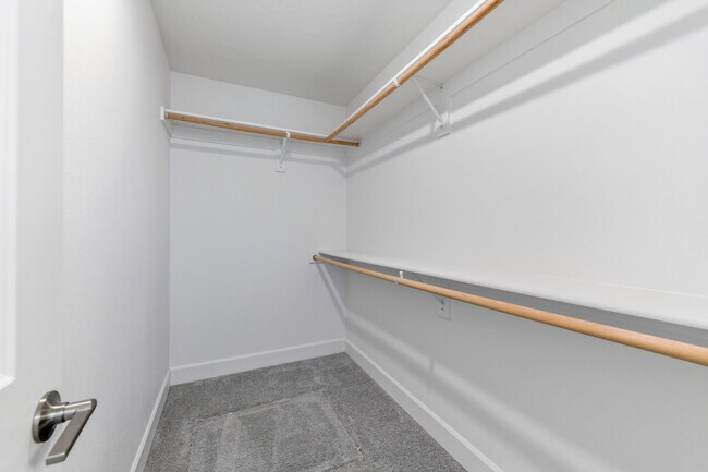 Building Photo - 1713 Willow Way