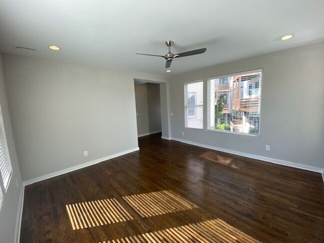 Building Photo - East Nashville with Roof-top Deck and 2 car garage!!