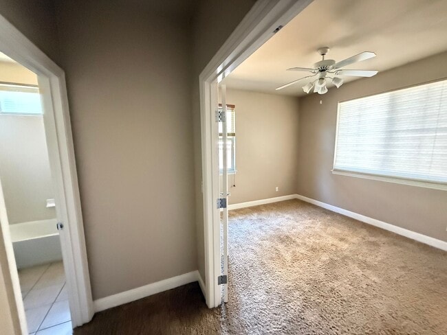 Building Photo - 2212 Maloney Dr