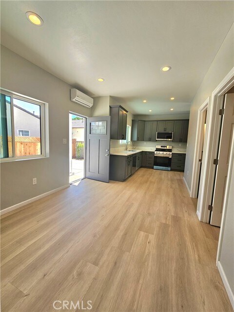 Building Photo - 902 Magnis St