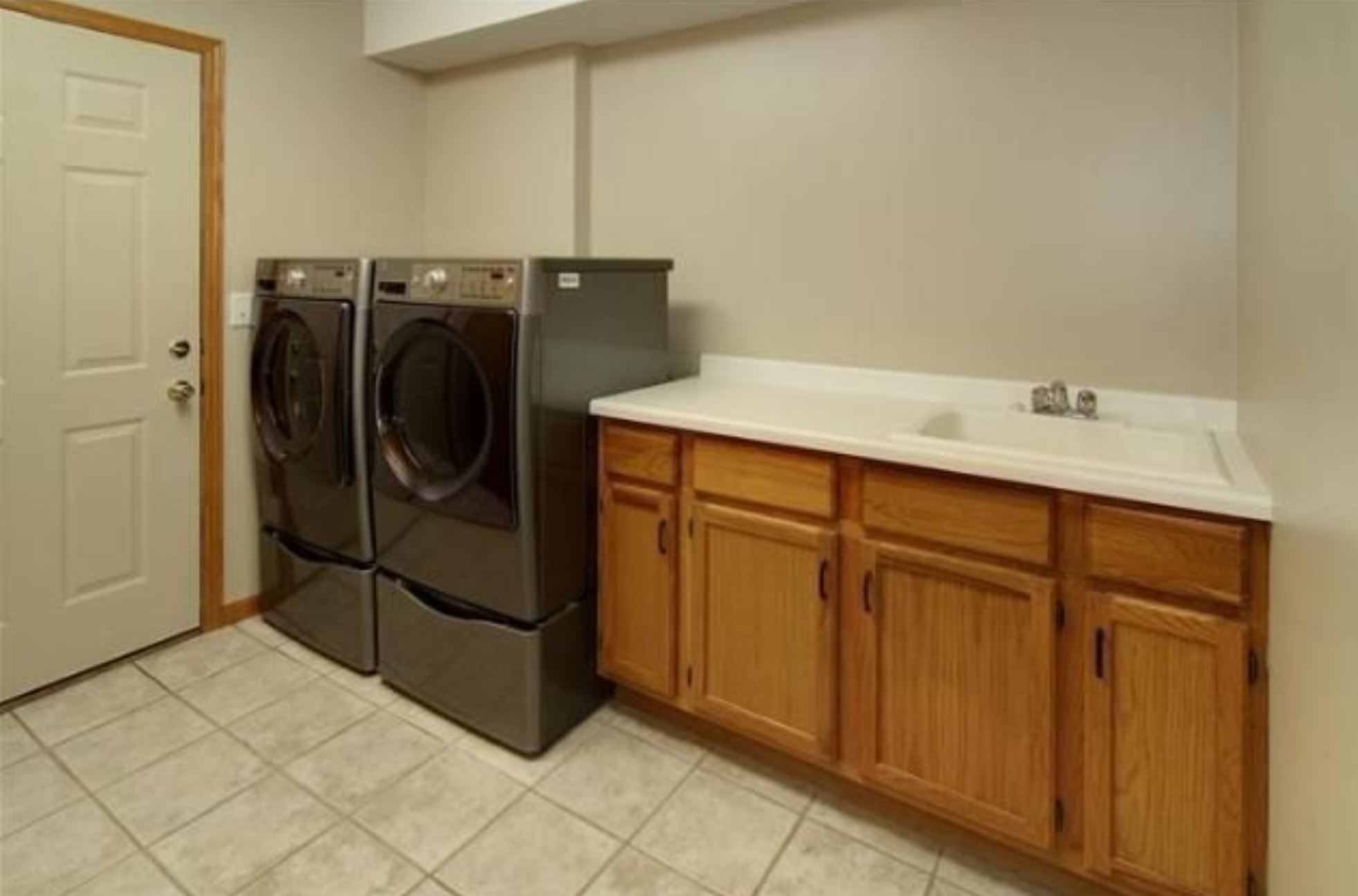 Building Photo - 9282 Creek Way