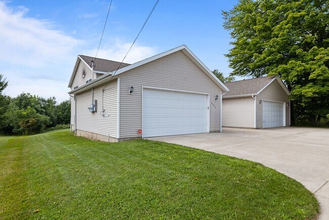 Building Photo - 2552 60th St SE