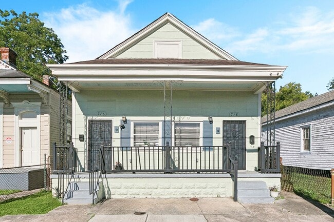 Building Photo - 716 Delery St