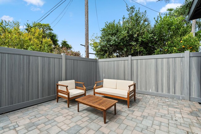 Building Photo - Coastal 3-Bedroom 2-Bathroom House with Hu...