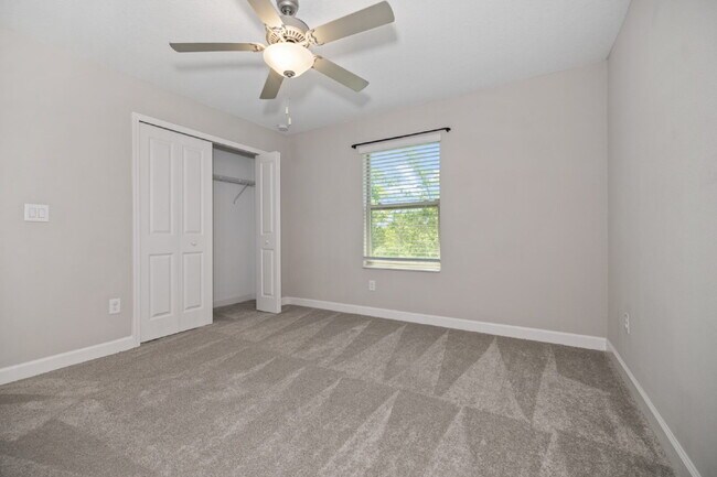 Building Photo - "Spacious 4-Bed Oasis with Granite Charm in Lutz!"In a gated community with 2 Cars garage