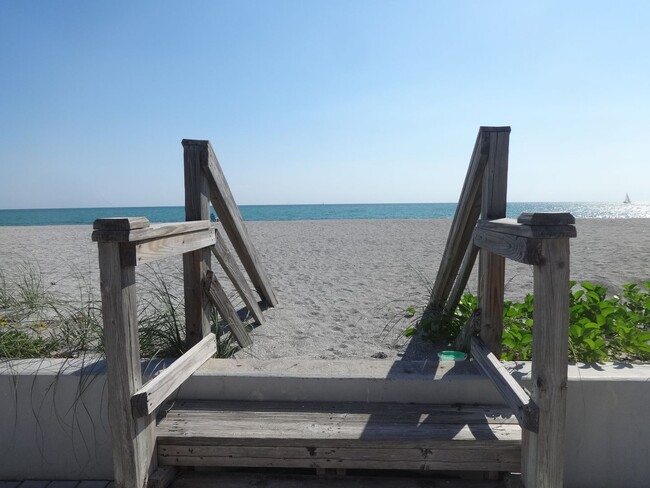 Building Photo - Venice, FL Rental on the Island Available ...