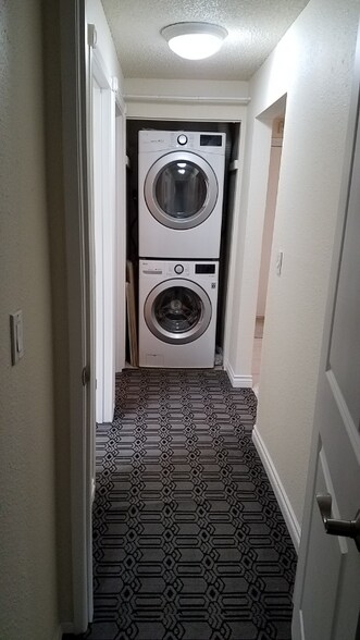 Building Photo - 14527 NE 40th St