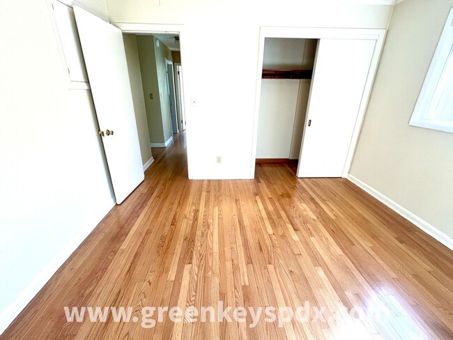 Building Photo - N Albina Duplex