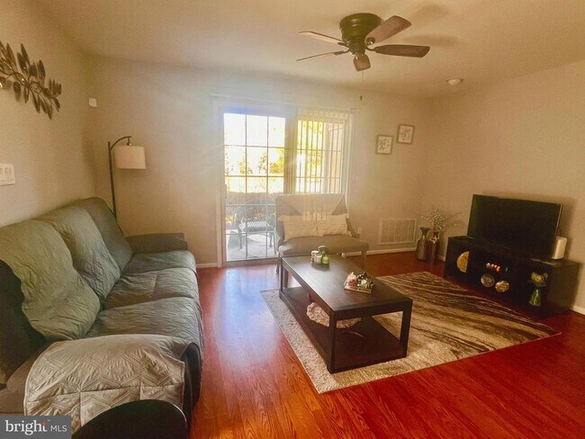 Building Photo - 4003A Saxony Dr