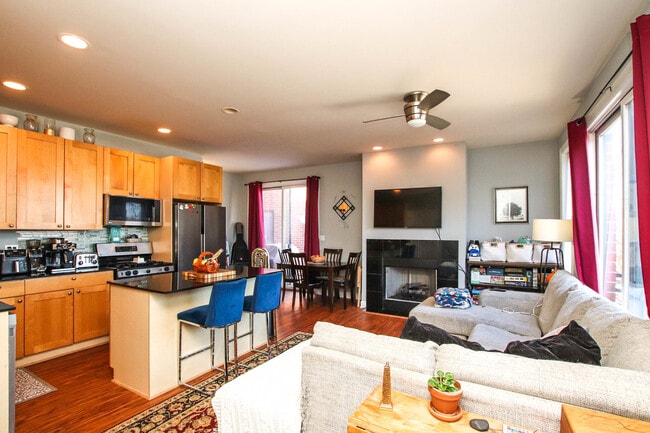 Building Photo - 838 N Racine Ave