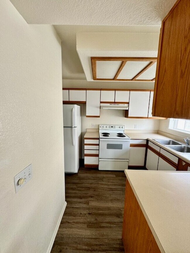 Building Photo - 2 Bedroom 2 Bath Centrally Located Condo