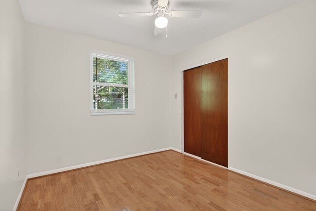 Building Photo - Adorable Single Family Home