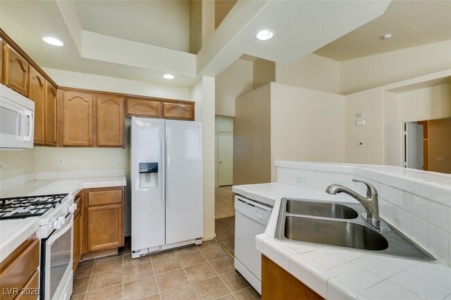 Building Photo - 193 Crown Imperial St