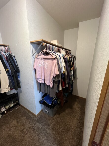 Master bedroom closet - 2139 Hummingbird Dr