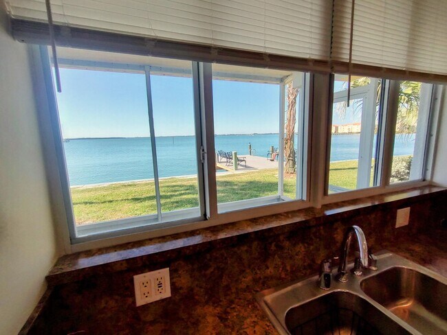 Building Photo - 1201 Bayshore Dr