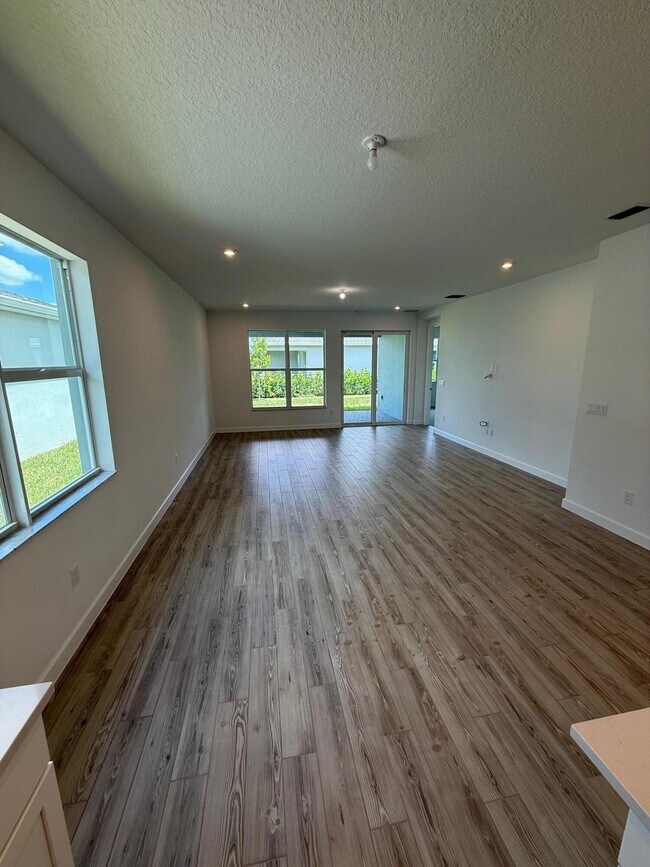 Building Photo - 9555 SW Indra Wy