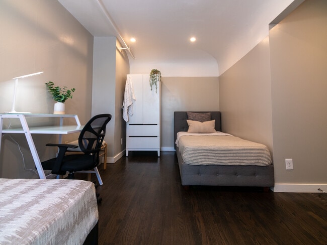 Premium-Shared - 2335 Warring