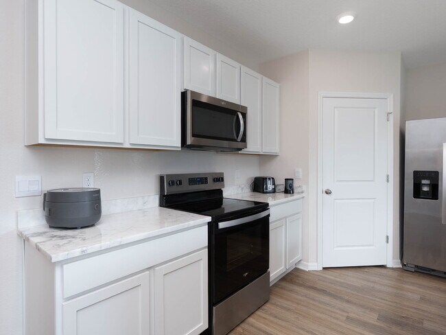 Building Photo - 4 Bedroom, 2 Bathroom home For Rent in Parrish