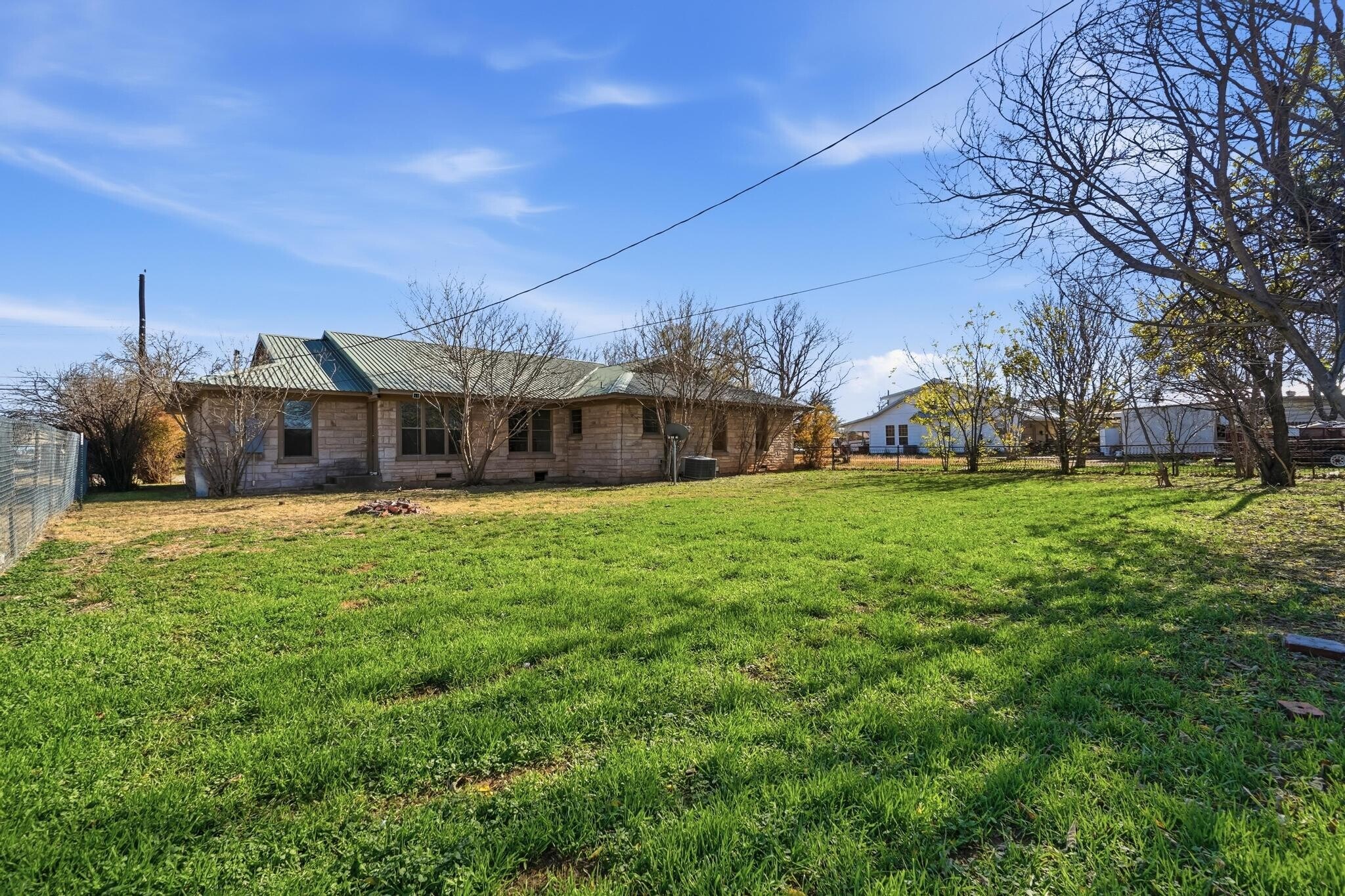 Building Photo - 134 Meander St