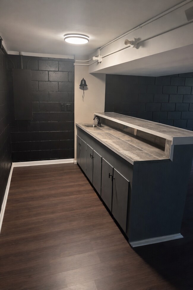 Building Photo - 2961 King Alfred Dr