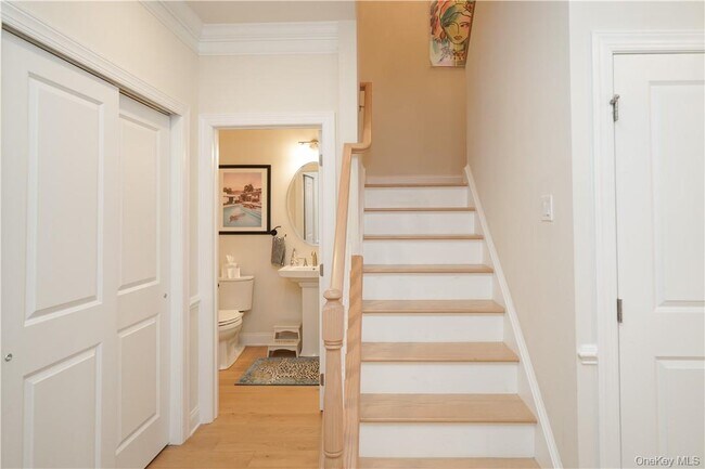Building Photo - 20 Deforest Dr